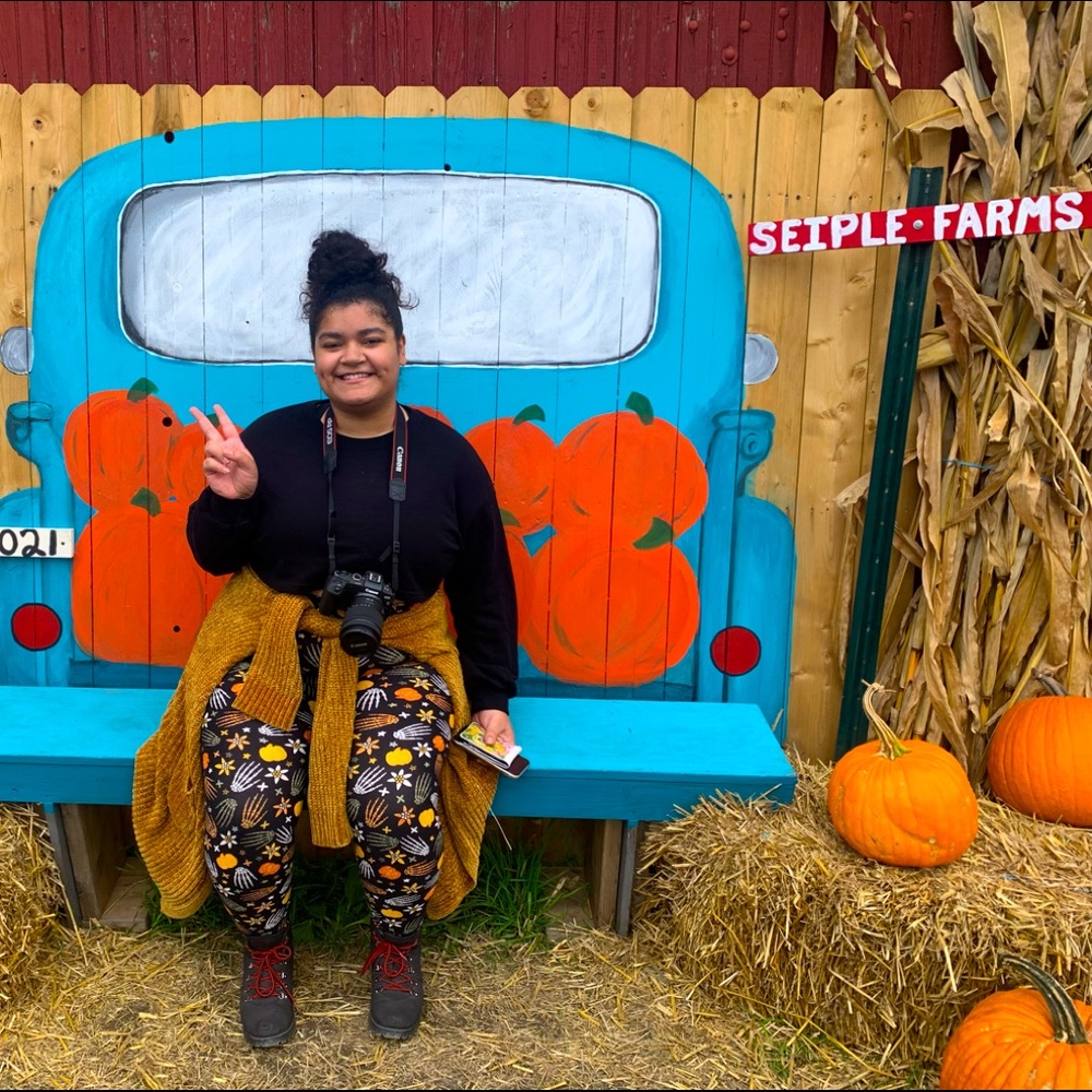 Meet your Posher, Somaira